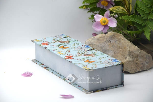 Schachtel mit Klappdeckel ca. 26x9x5cm | Vögel, Schmetterlinge | hellblau | Art. Nr. 97040502